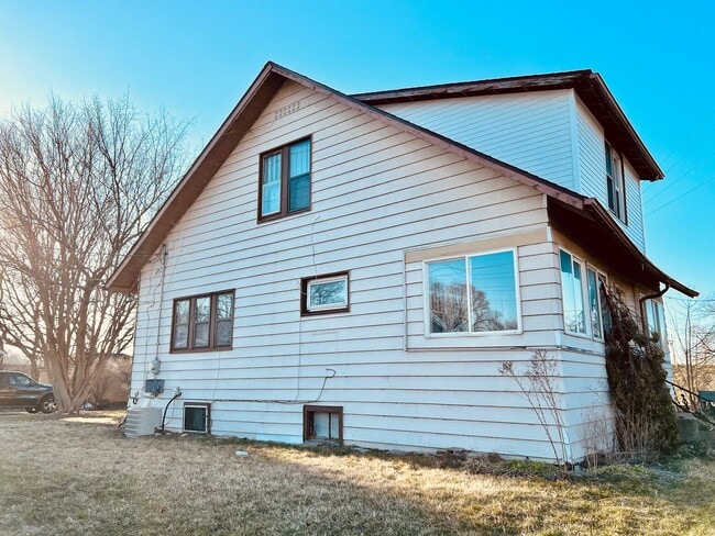 Building Photo - 3-Bed House in Waterloo