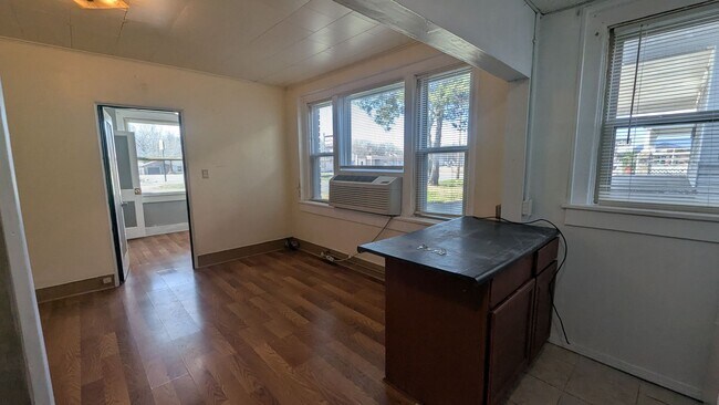 Building Photo - 1 Bed, 1 Bath Affordable Apartment - Minutes From PSU
