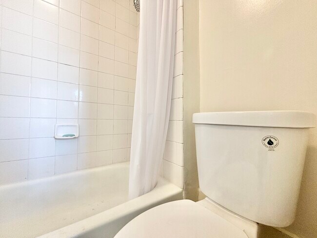 Building Photo - 14375 Chatsworth Dr. San Fernando, CA 91340