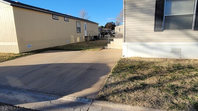 Foto del edificio - 2/1 MOBILE HOME IN COMMANDERS PALACE - FRE...