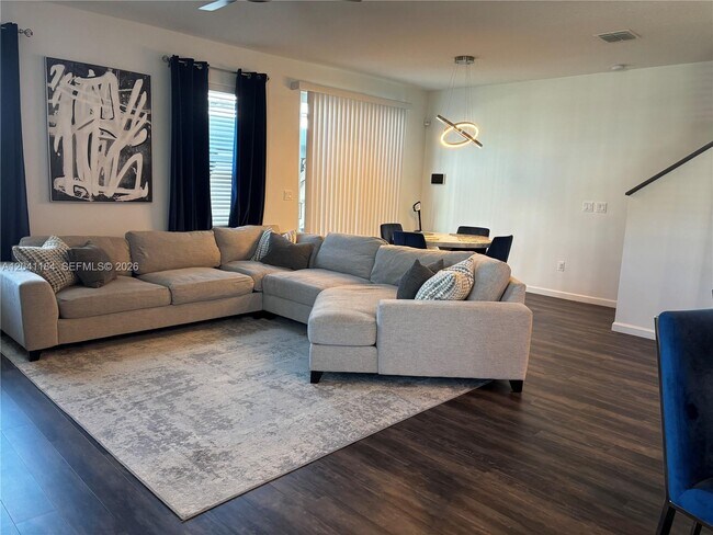 Foto del edificio - 6359 Sailpointe Ln