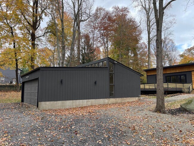 Foto del edificio - 6 Indian Hill Ln