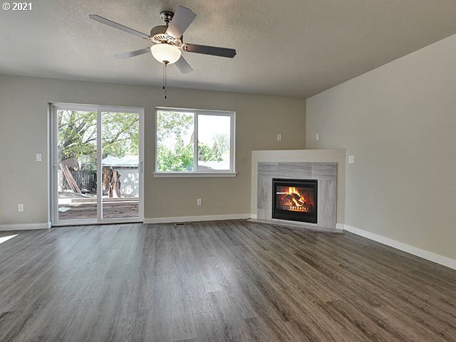 Foto del edificio - 345 NW Freeman Ave