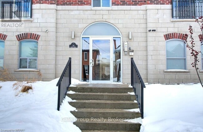 Building Photo - 34-234 Brock St