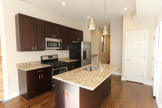 Foto del edificio - 1218 W Diversey Pkwy