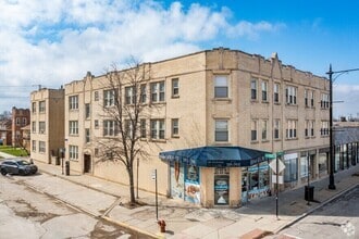 Building Photo - 5503 W Belmont Ave
