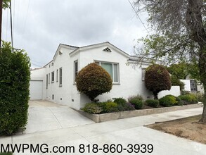 Building Photo - 5907 Pickford St