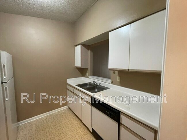 Building Photo - 3609 Mynders Ave
