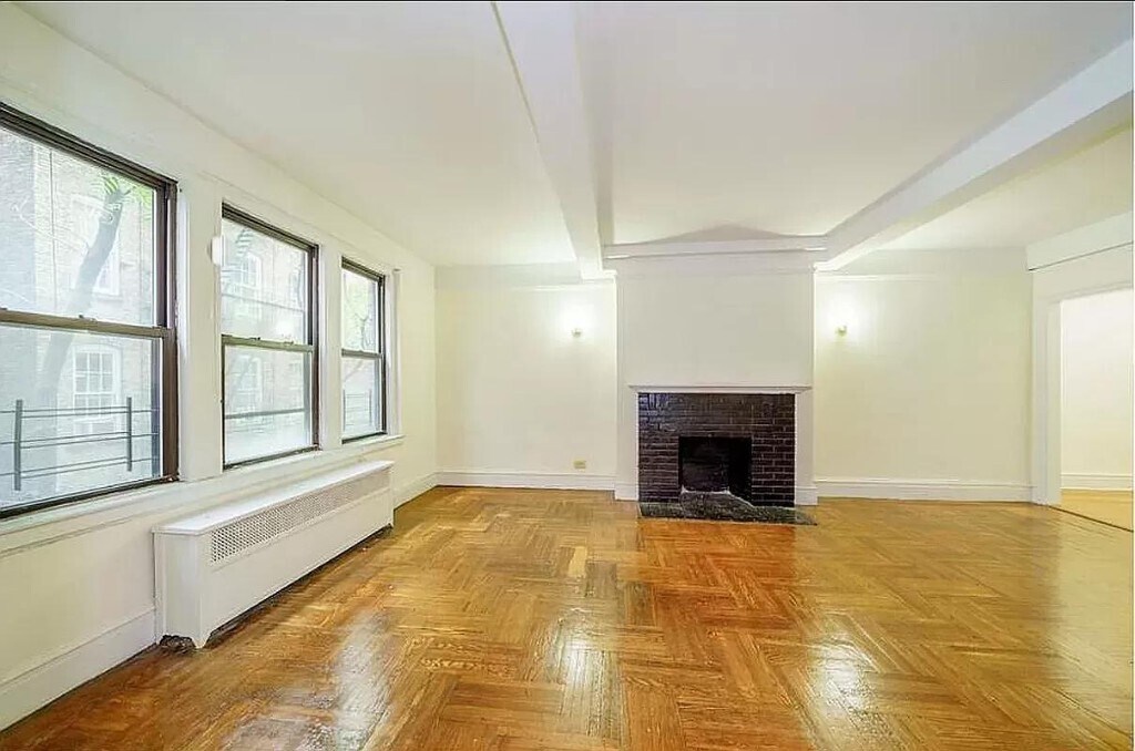 Foto principal - 234 E 23rd St