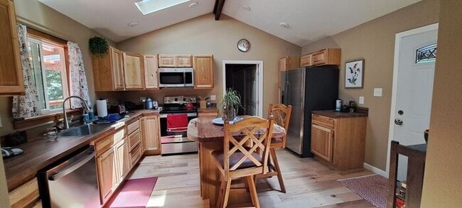 Building Photo - Sunlit Sanctuary in the Redwoods