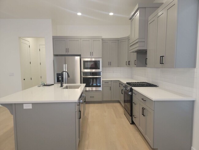 Foto del edificio - Brand New Stylish 3 Bedroom Home!