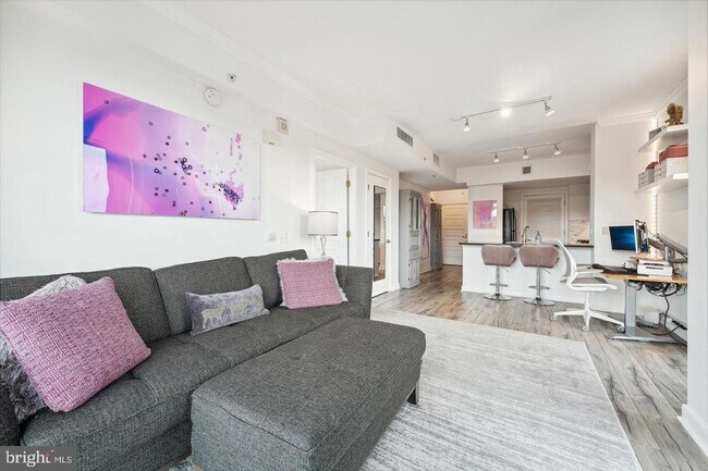 Foto del edificio - 631 D Street NW