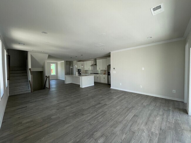 Living room -> Kitchen - 23535 Neersville Corner Ter