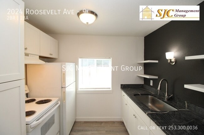 Building Photo - 2024 Roosevelt Ave