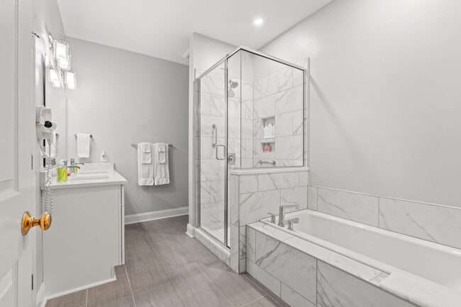 Foto del edificio - 141-14112 12 Oaks Dr