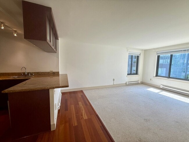 Building Photo - Decatur Condominiums - First Hill