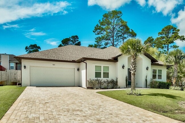 Foto del edificio - Spacious 4-Bedroom Home for Long-Term Leas...