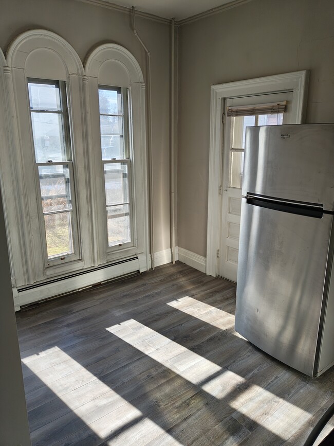 Building Photo - 14 Cedar St