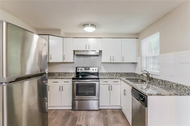 Foto del edificio - 921 Hillside Dr