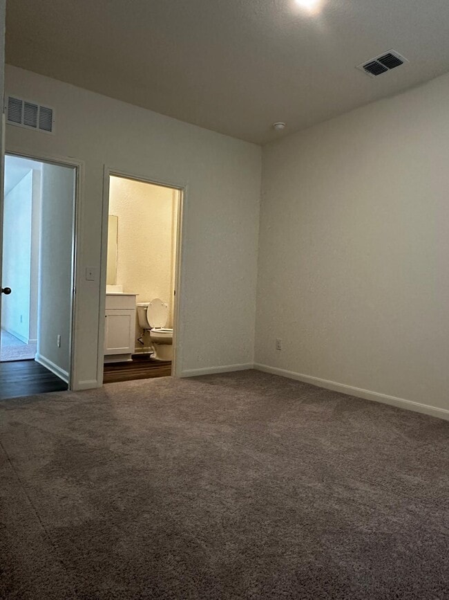 Building Photo - 14402 Woodland Holw