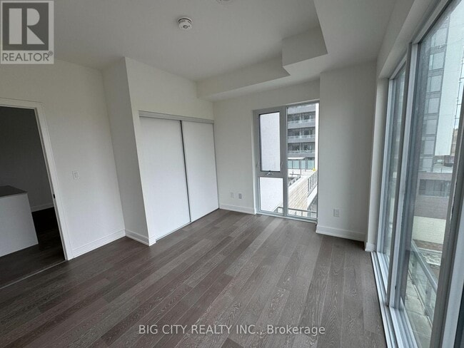 Building Photo - 715 Davis Dr