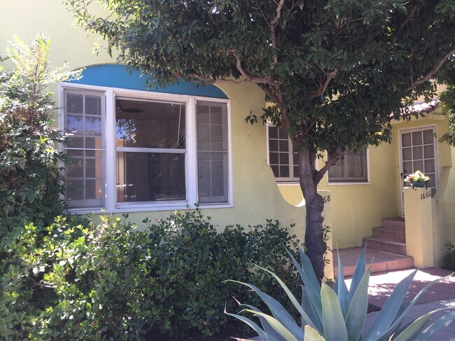 Building Photo - 1668 Edgecliffe Dr
