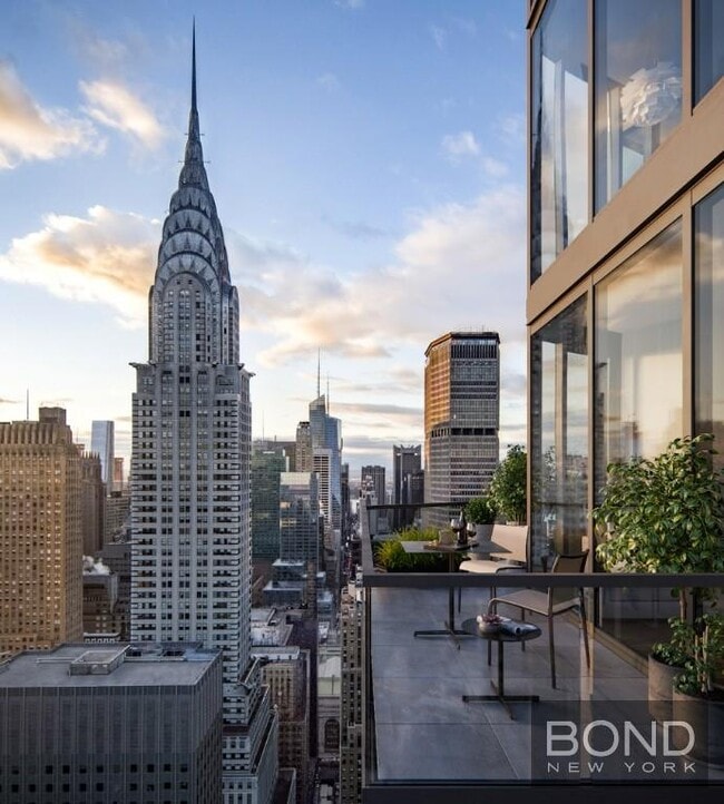 Building Photo - 222 E 44th St