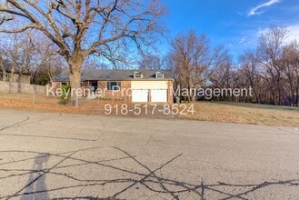 Building Photo - 1531 W 46th St