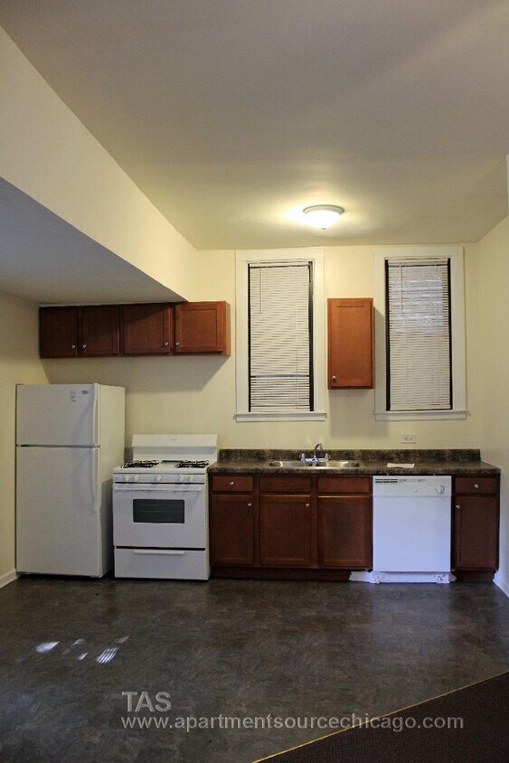 Primary Photo - 2254 N Southport Ave