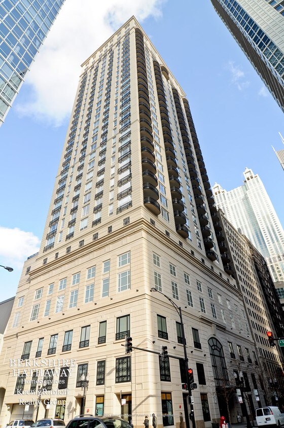 Primary Photo - 10 E Delaware Pl