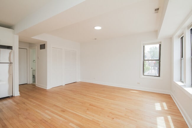 Building Photo - 3735 N Kimball Ave