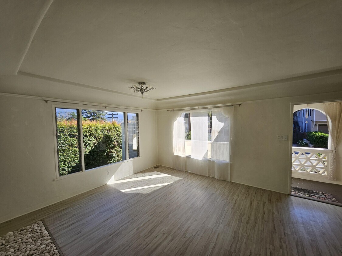 Foto principal - 1212 W Micheltorena St