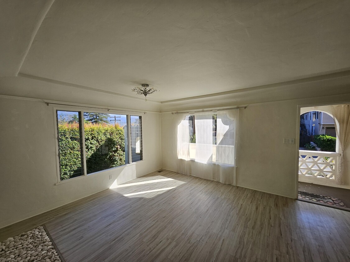 Primary Photo - 1212 W Micheltorena St
