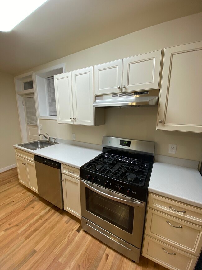 Foto del edificio - 3128 Stuart Ave