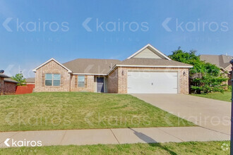 Building Photo - 713 S Patterson Dr