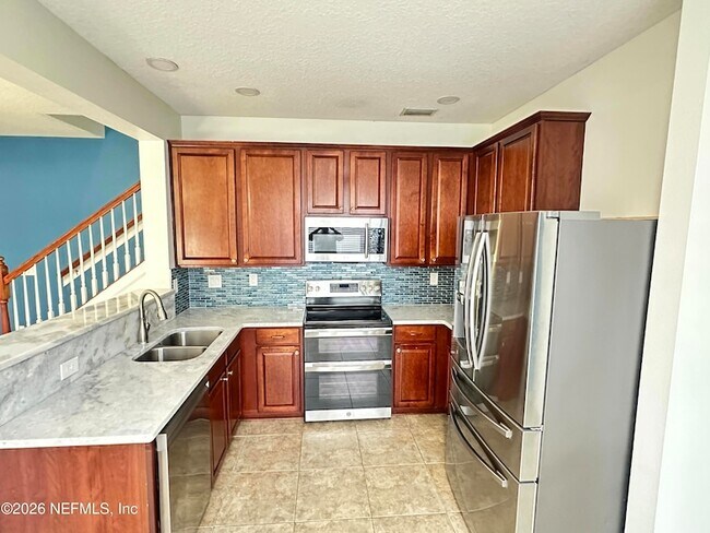 Foto del edificio - 4163 Highwood Dr