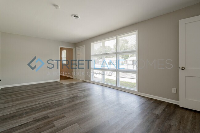 Building Photo - NOW OFFERING $250 OFF FIRST FULL MONTH IF ...