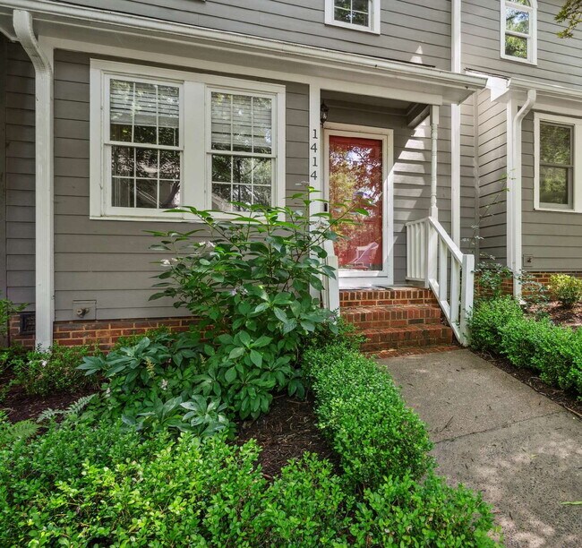 Foto del edificio - Stunning North Raleigh Townhome