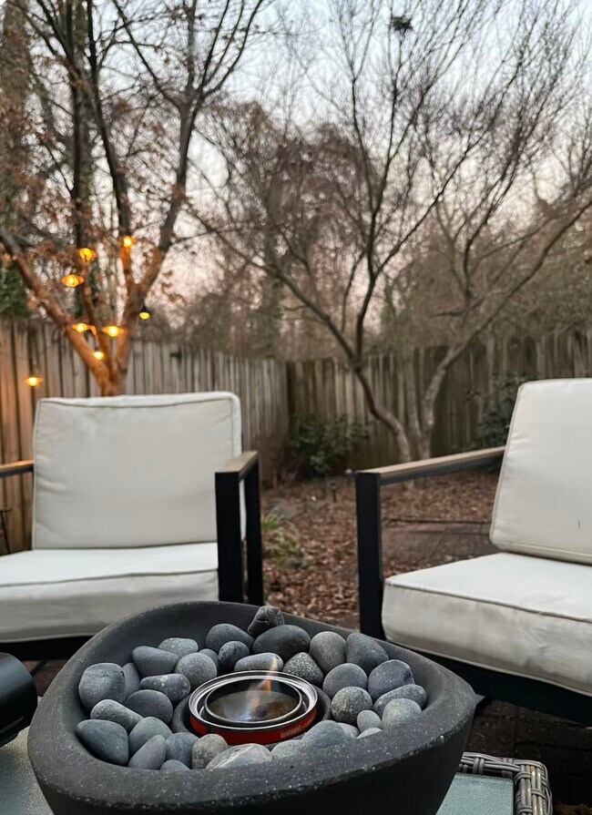 Foto del edificio - 937 Huntwood Ln
