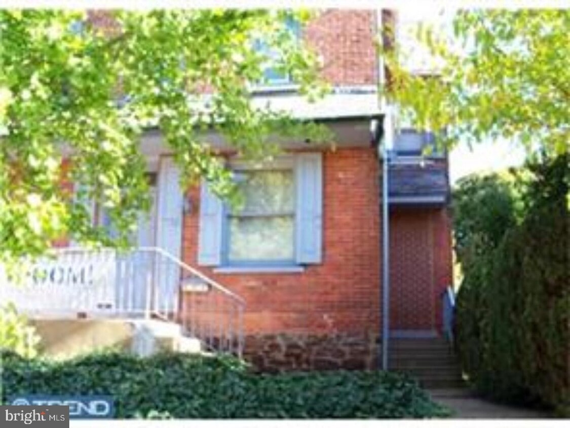 Primary Photo - 231 N Main St