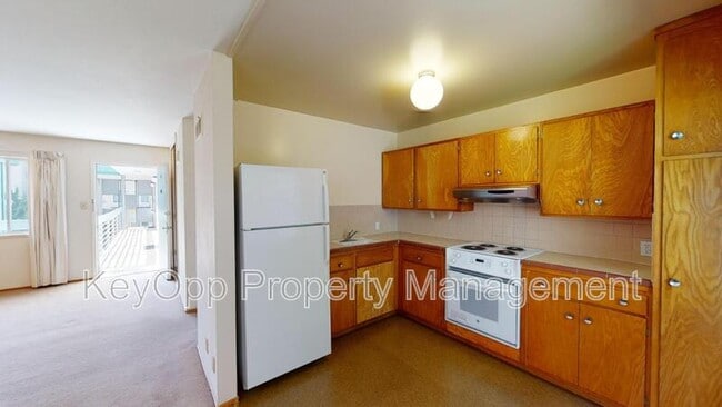 Building Photo - 446 Warren Dr