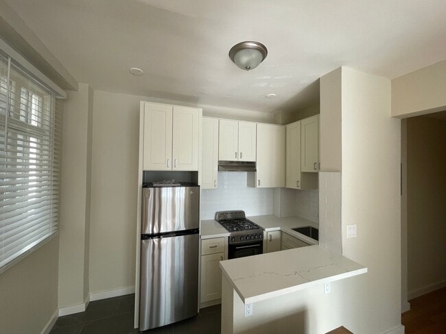 Building Photo - Brand new Studio near Downtown