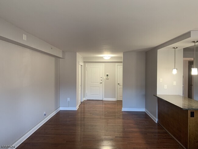 Foto del edificio - 60 Parkway Dr