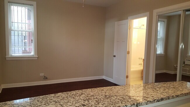 Foto del edificio - 432 W Belmont Ave