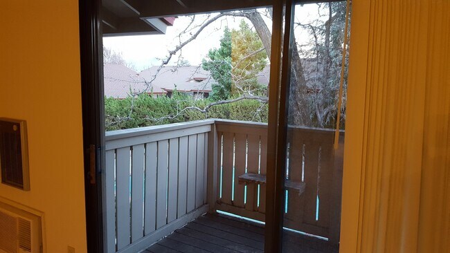 Building Photo - Location, Location! Easy Living in Walnut Creek near Heather Farms/John Muir