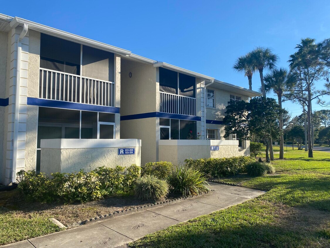 1531 SE Royal Green Cir Unit 202, Port Saint Lucie, FL 34952 Condo