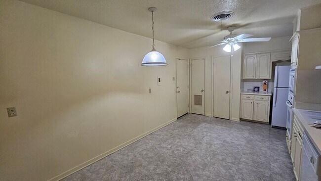 Foto del edificio - Beuatiful Lawndale Home - 3br 2ba
