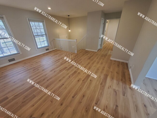 Foto del edificio - Absolutley Beautiful 4 Bedroom 2.5 Bath Overland Park Home-Available NOW!!