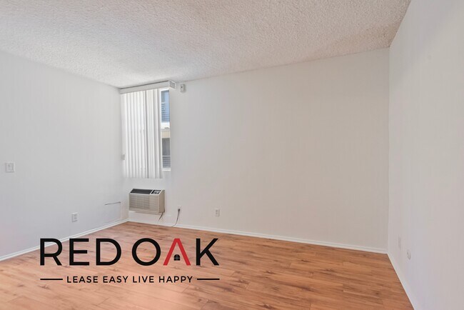 Foto del edificio - Deluxe One Bedroom with Beautiful Hardwood...