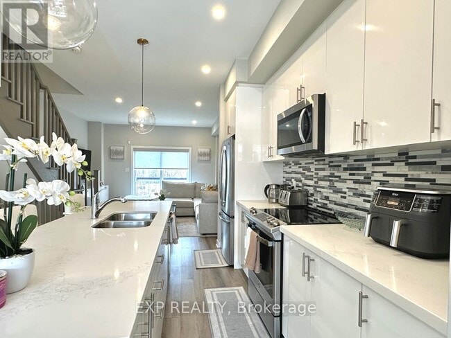 Building Photo - 38 Markle Cres